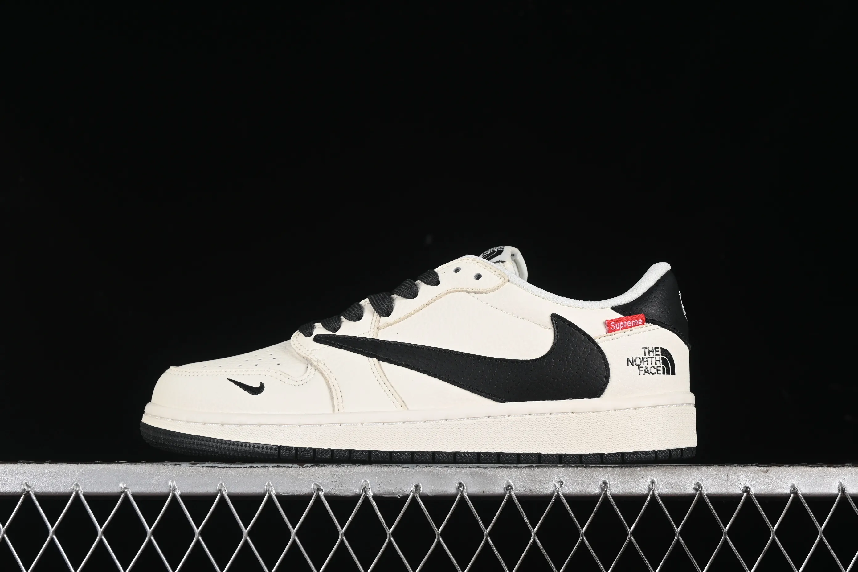 All Categories Air Jordan Jordan Series Basketball Shoes Air Jordan 1 Low High-end Customized Low-top Shoes Travis Scott x Fragment Design x Air Jordan 1 Low OG SP AJ1 Joe 1 Supreme North Face Collaboration - Off-white Black Tail Low-top Cultural and Casual Shoes DIY1688-004